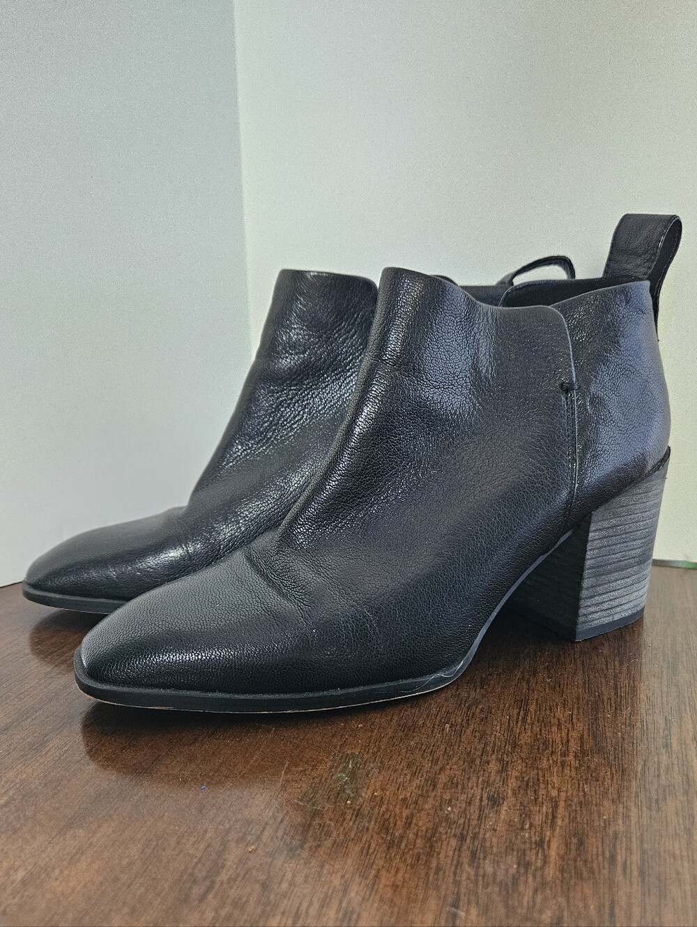 Vionic Lyssa Black Ankle Boots Heeled And Leather With Zippers Womens Size 9.5